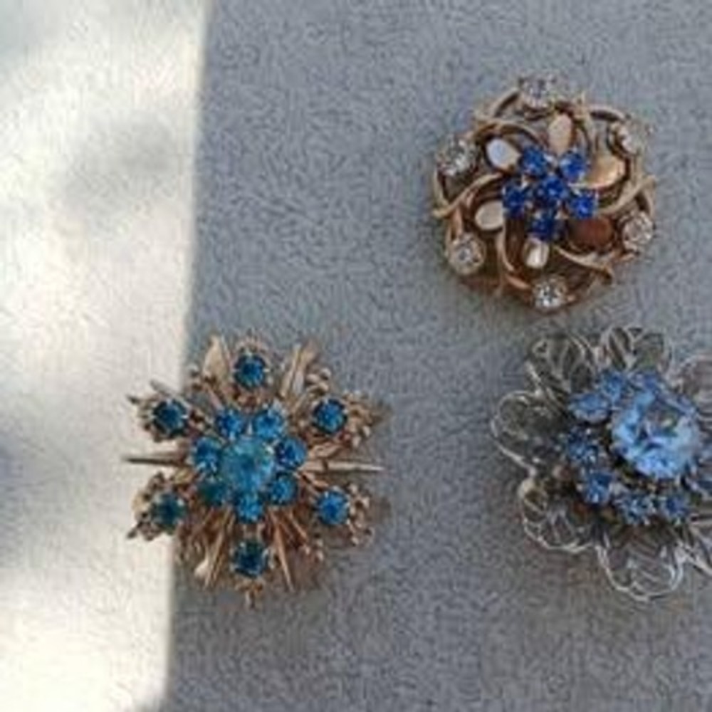 Vintage Brooch Lot Blue Gold Silver Tone Rhinestone Floral Snowflake Scatter - Picture 3 of 9